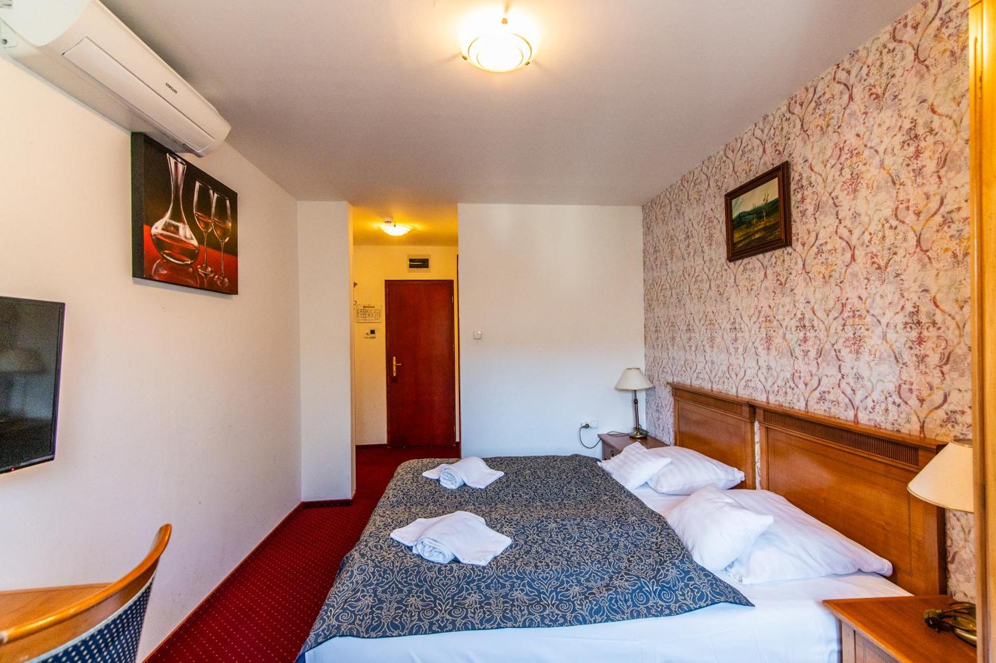 Borhotel Sziluett Farkasmaly Дьёндьёш Экстерьер фото